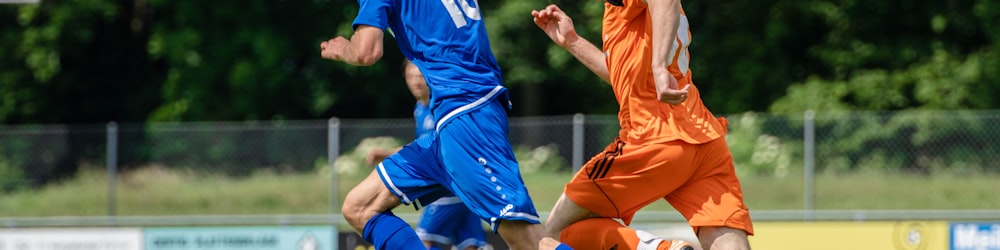 虚拟徽章和NFT风格数字收藏卡展示